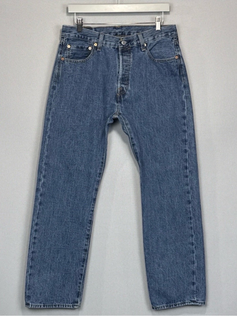 Levis Jeans Men 32x30 Blue 501 Straight Fit Button Fly Medium Stonewash Denim